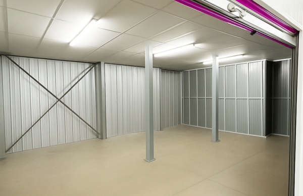 Image of an extra large self storage unit